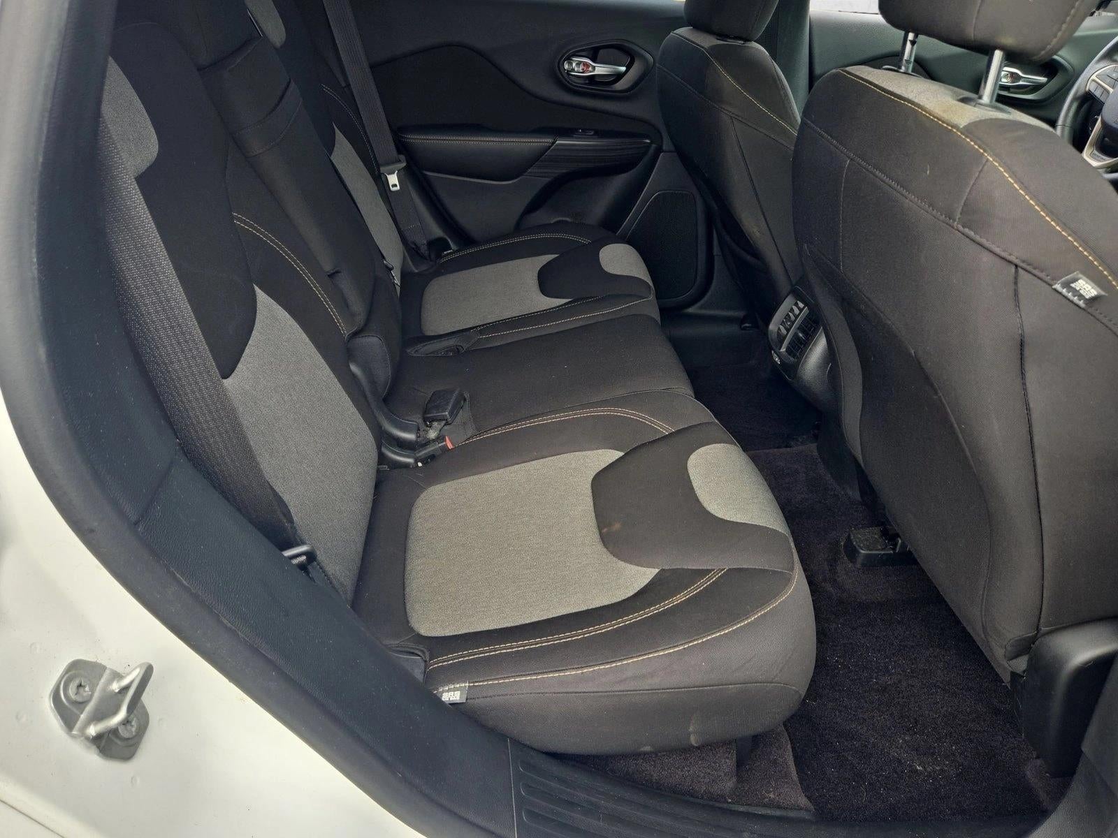 2017 Jeep Cherokee Sport