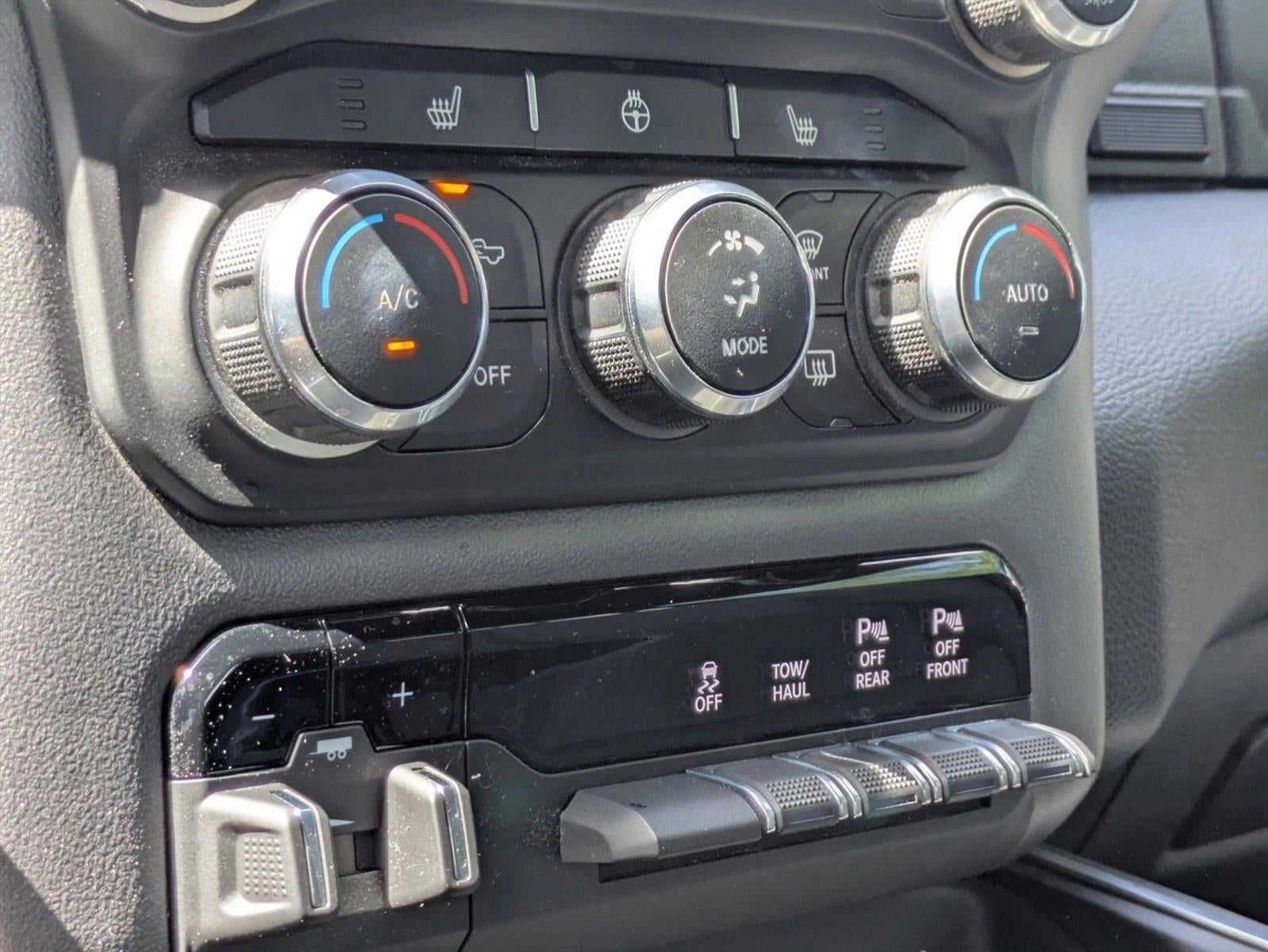 2022 RAM 1500 Big Horn 4x2 Quad Cab 6'4" Box