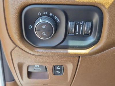 2020 RAM 1500 Laramie 4x2 Crew Cab 5'7" Box