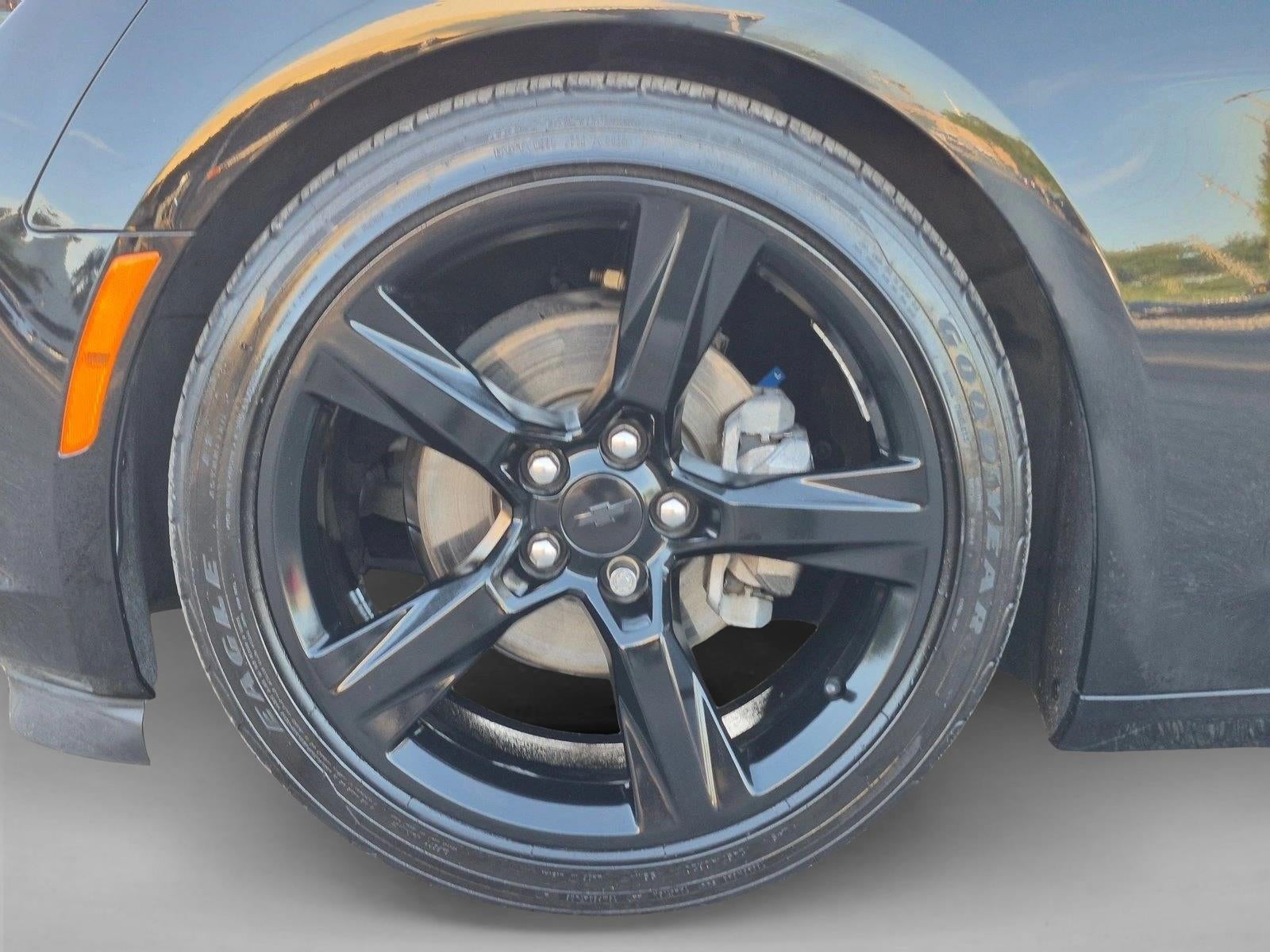 2018 Chevrolet Camaro 2dr Coupe 1LT