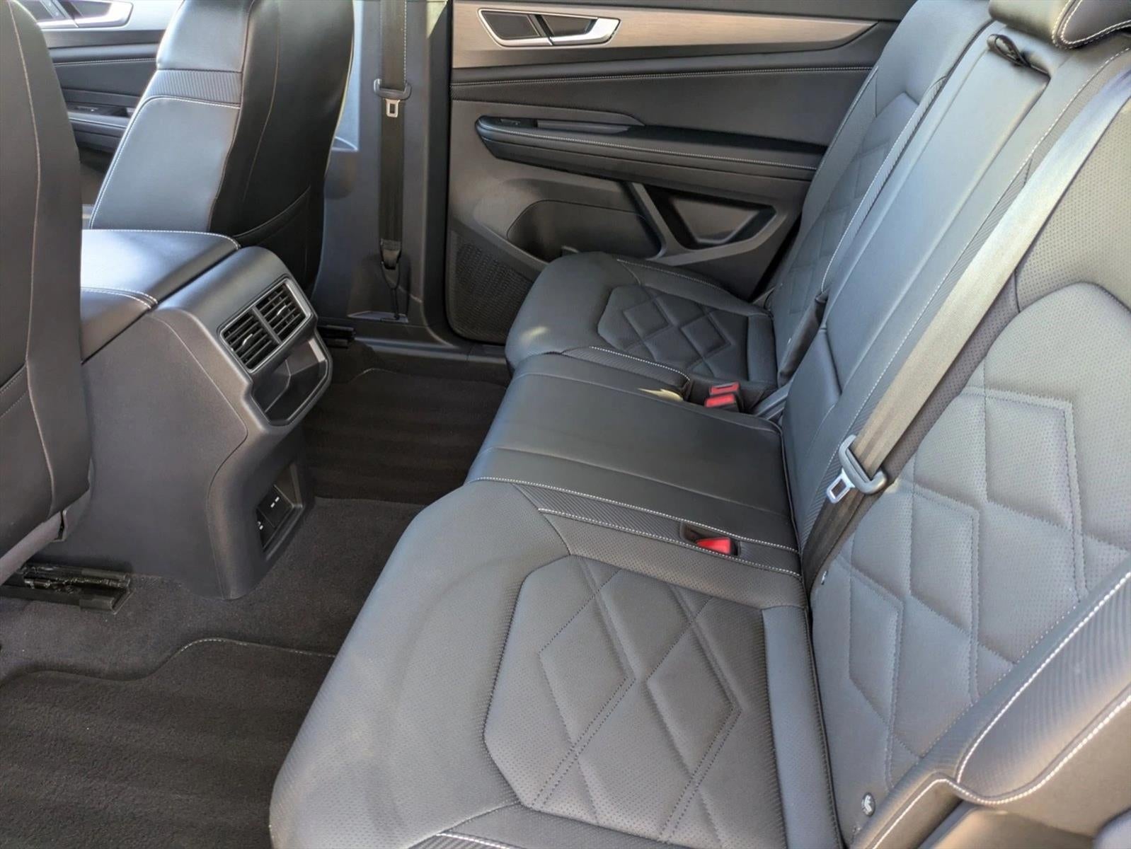 2024 Volkswagen Atlas Cross Sport 2.0T SE w/Technology FWD