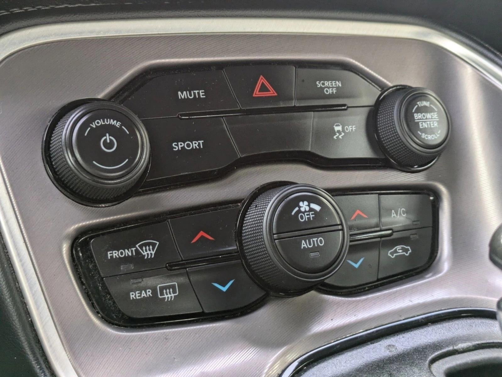 2022 Dodge Challenger SXT RWD