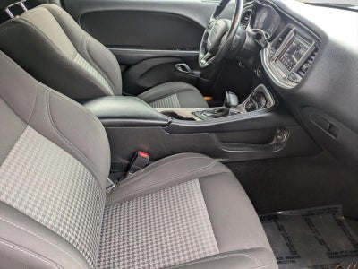 2022 Dodge Challenger SXT RWD