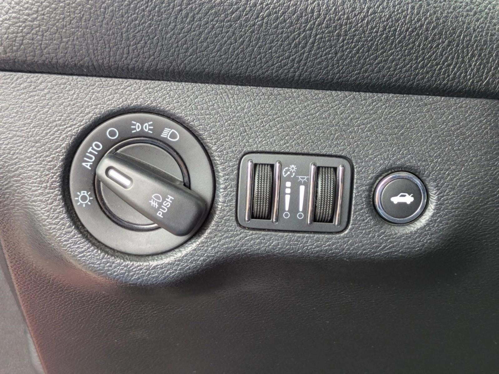 2016 Dodge Challenger 2dr Cpe SXT Plus