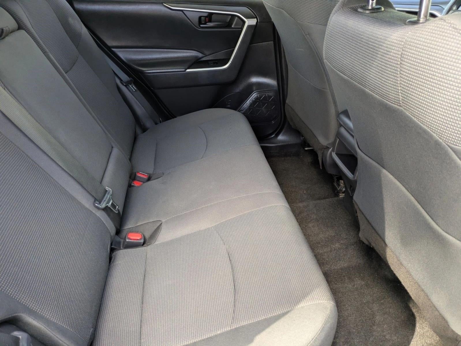 2021 Toyota RAV4 LE FWD (GS)