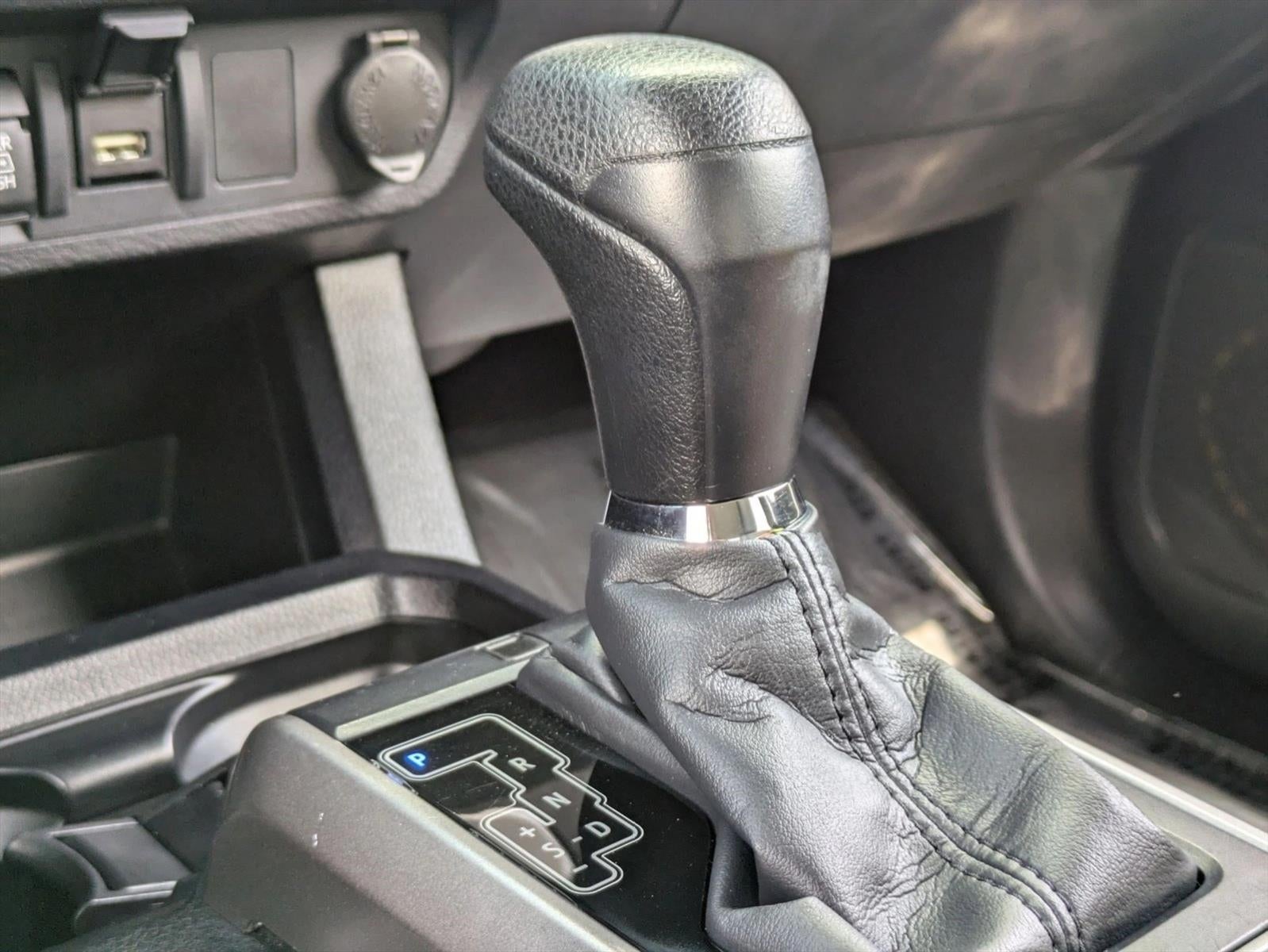 2022 Toyota Tacoma 2WD 2WD SR5 Double Cab 5' Bed V6 AT (GS)