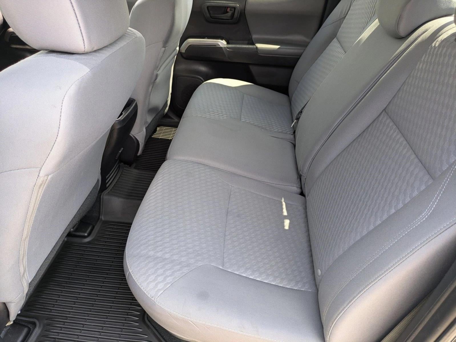 2022 Toyota Tacoma 2WD 2WD SR5 Double Cab 5' Bed V6 AT (GS)