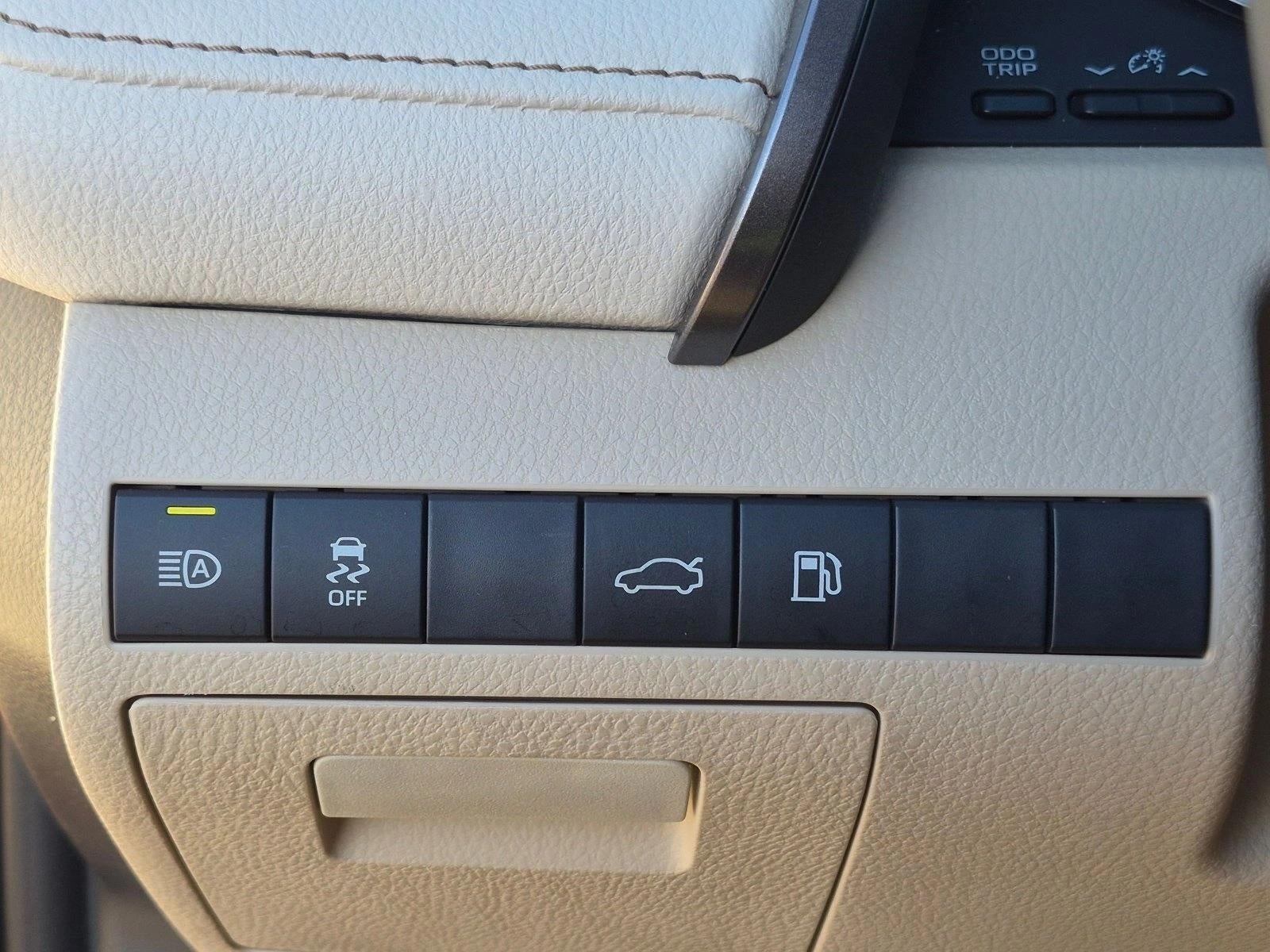 2018 Toyota Camry XLE Auto (SE)