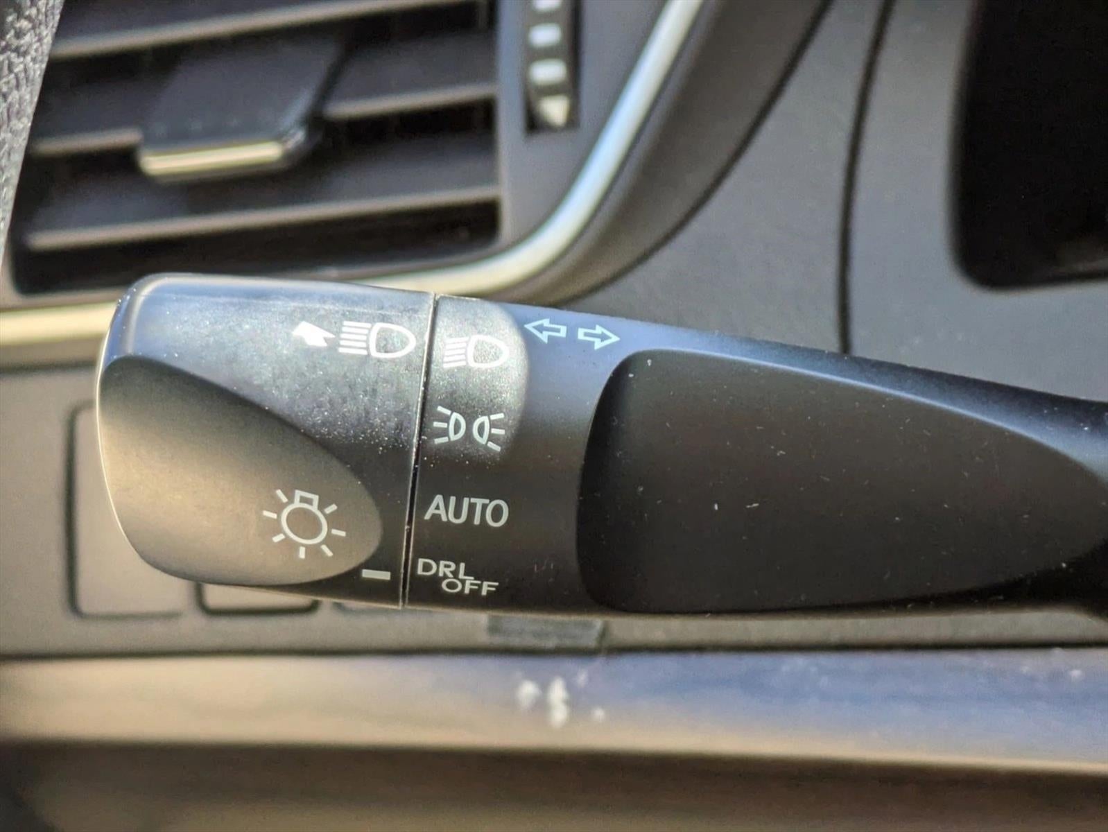 2015 Toyota Camry 4dr Sdn I4 Auto LE (Natl)