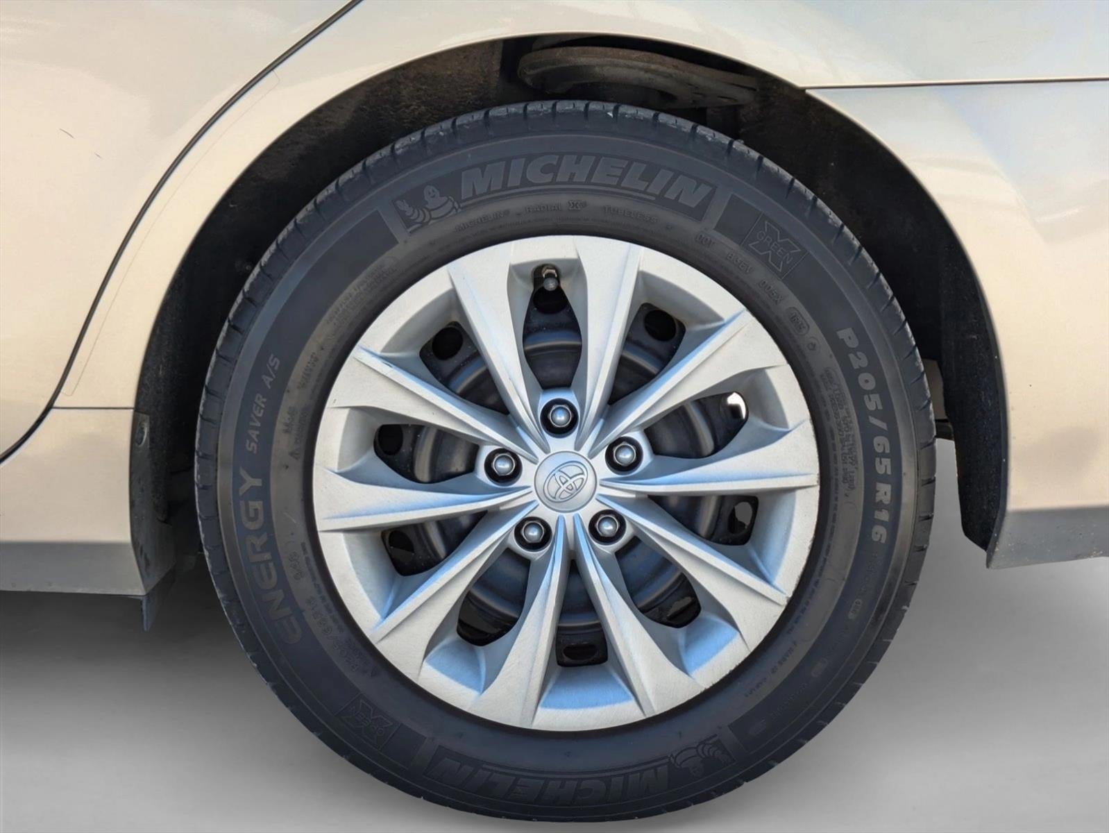 2015 Toyota Camry 4dr Sdn I4 Auto LE (Natl)