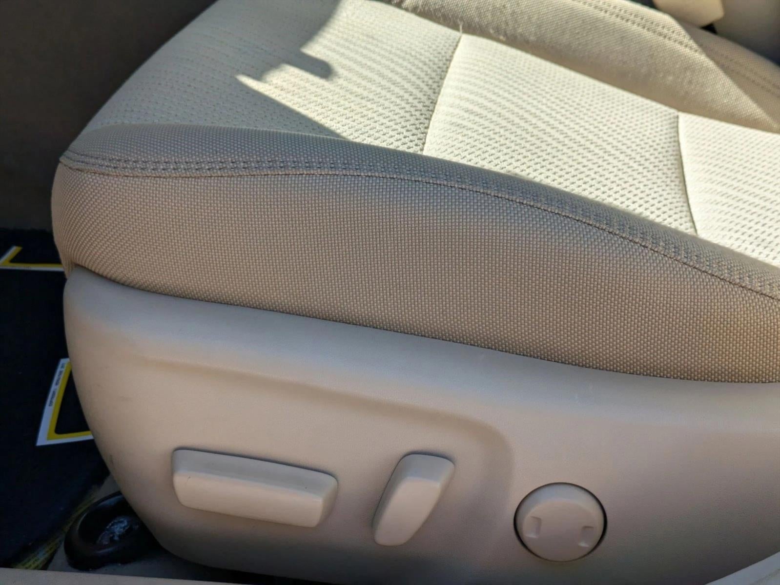 2015 Toyota Camry 4dr Sdn I4 Auto LE (Natl)