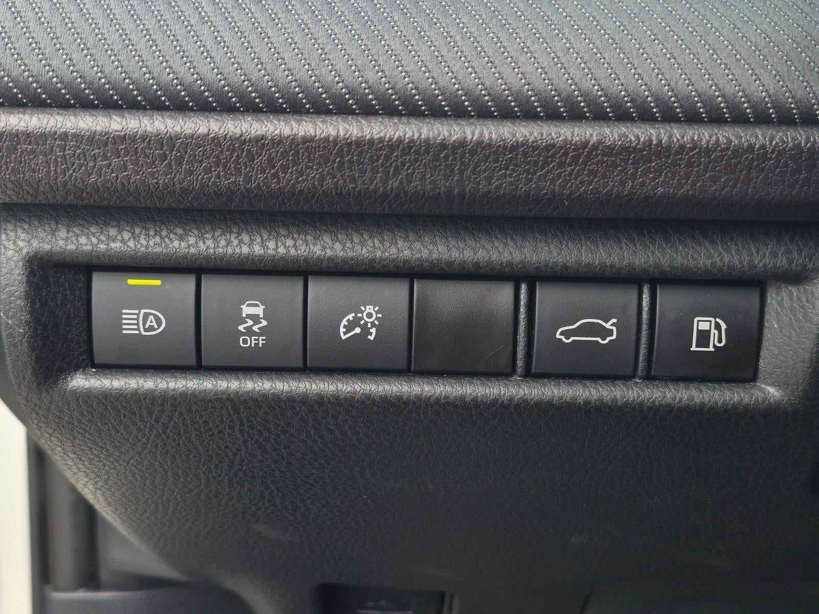 2025 Toyota Camry SE (Natl)
