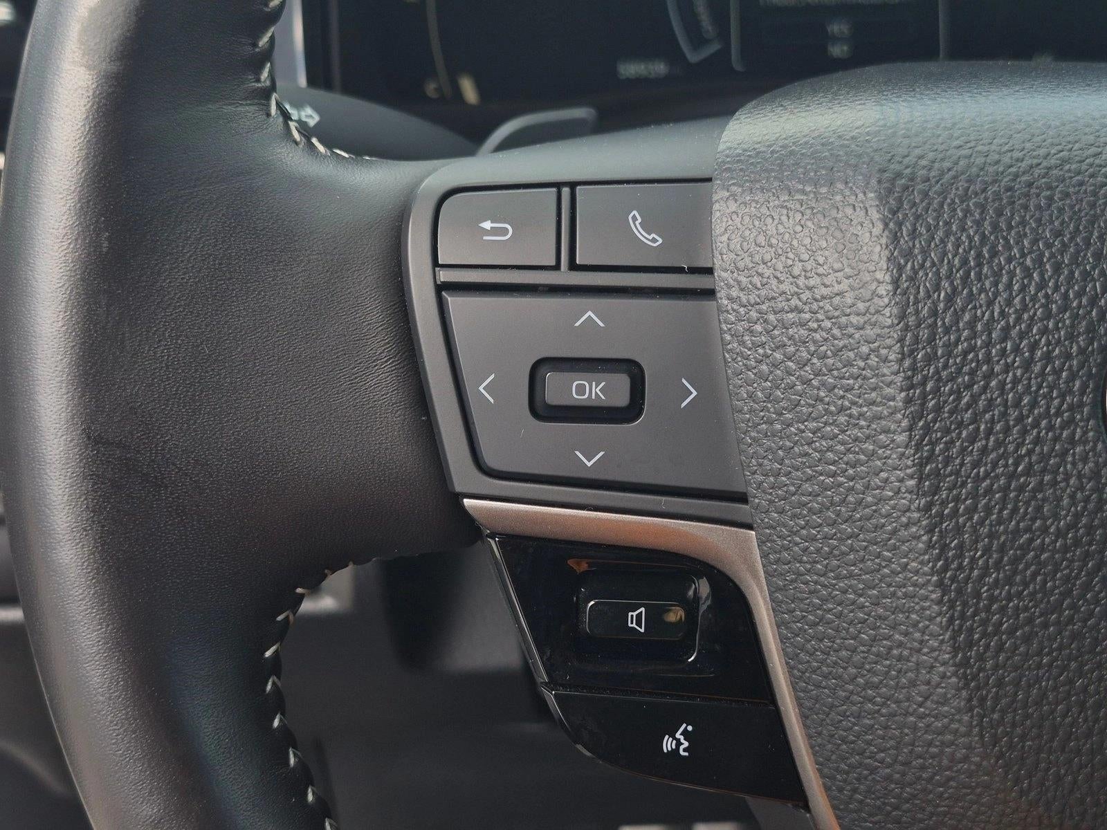 2025 Toyota Camry SE (Natl)
