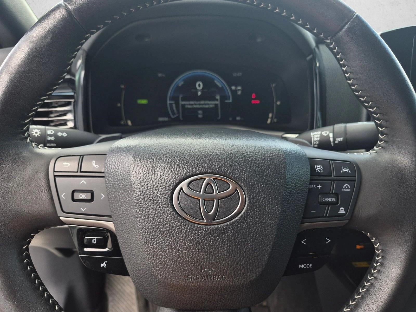 2025 Toyota Camry SE (Natl)