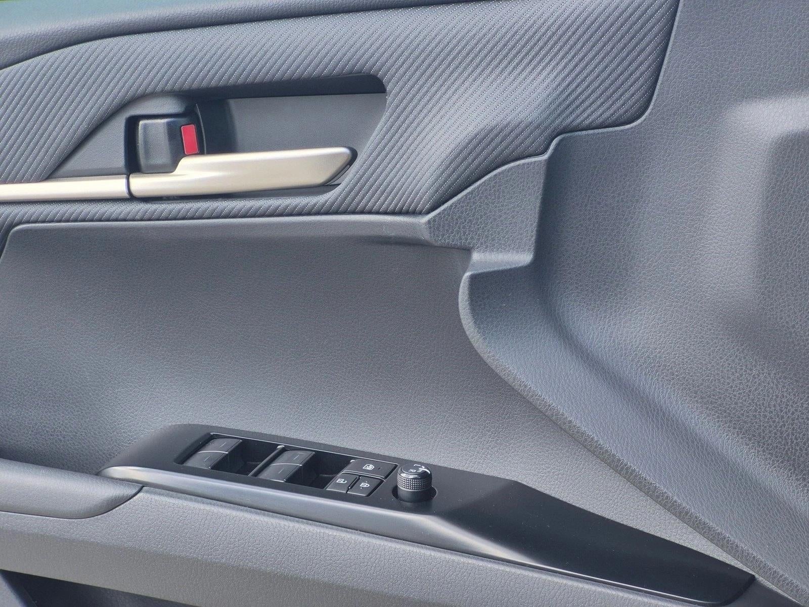 2025 Toyota Camry SE (Natl)