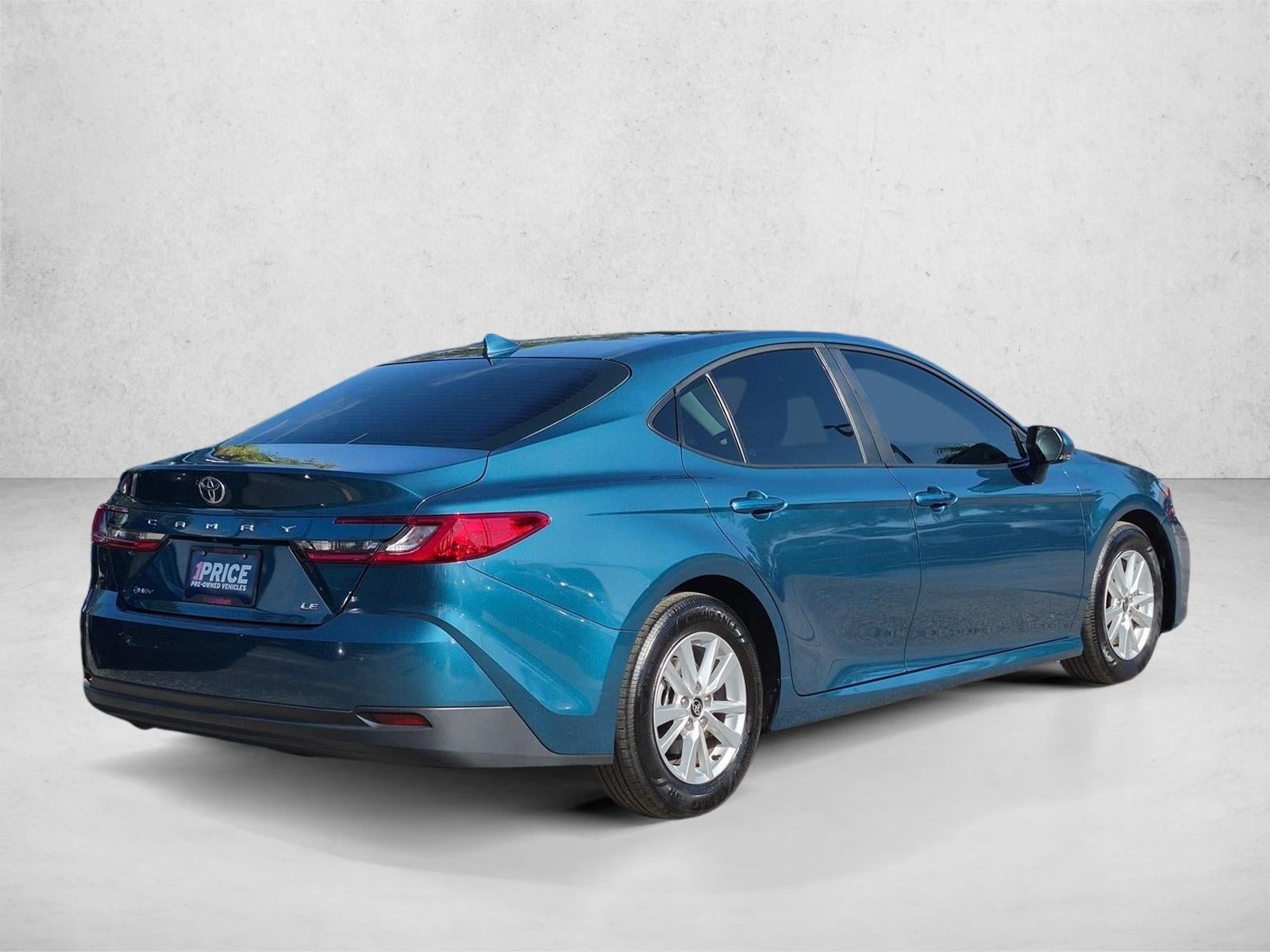 2025 Toyota Camry LE (SE)