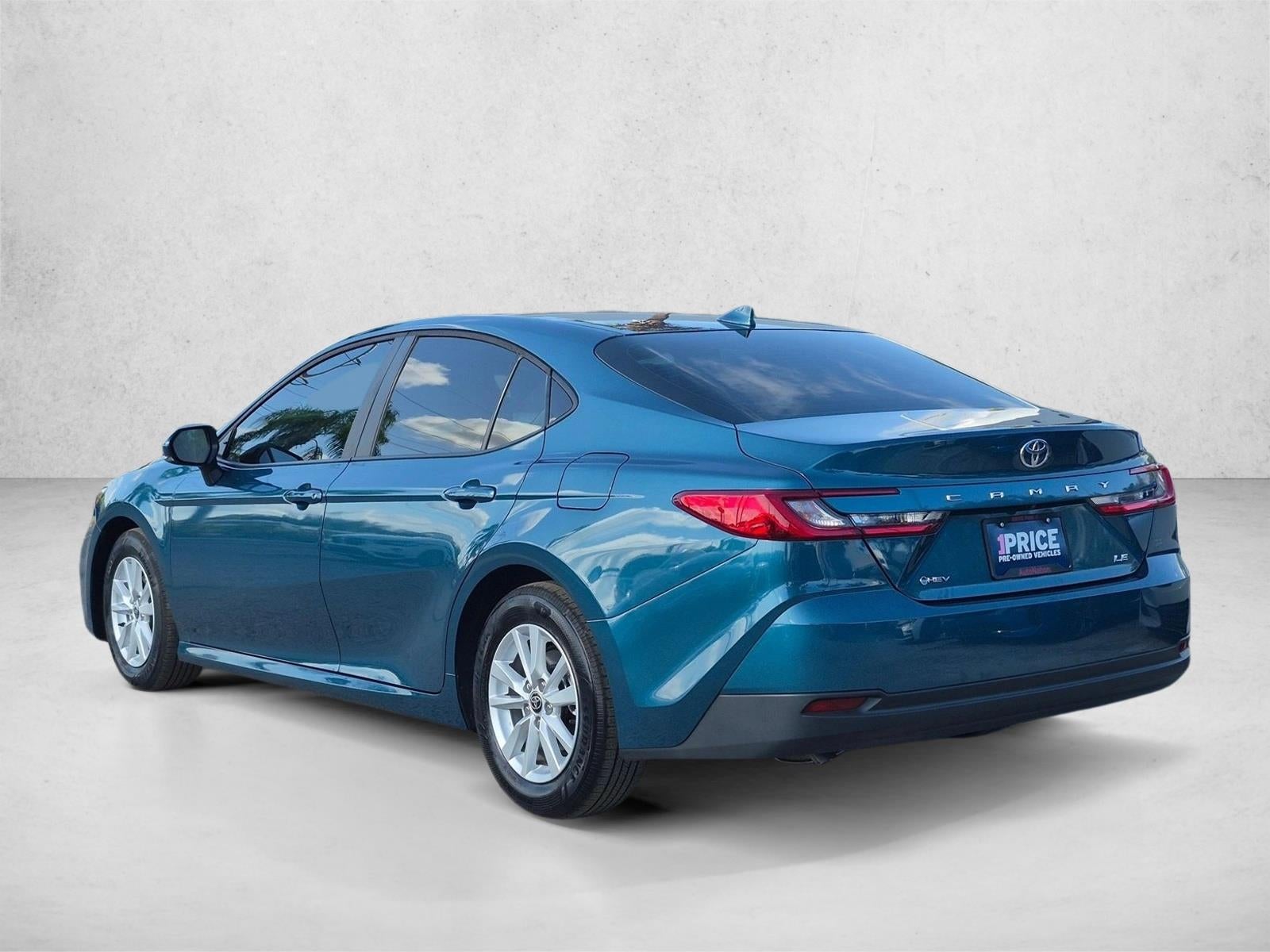 2025 Toyota Camry LE (SE)