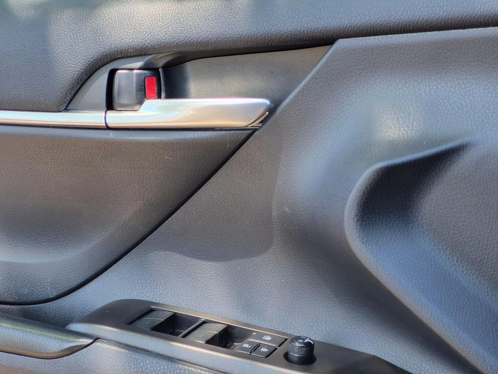 2021 Toyota Camry SE Auto (SE)