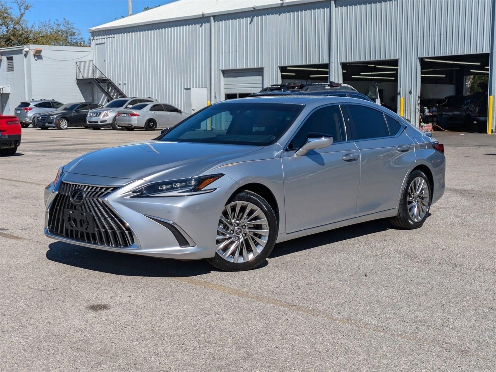 2023 Lexus ES 300h Ultra Luxury FWD