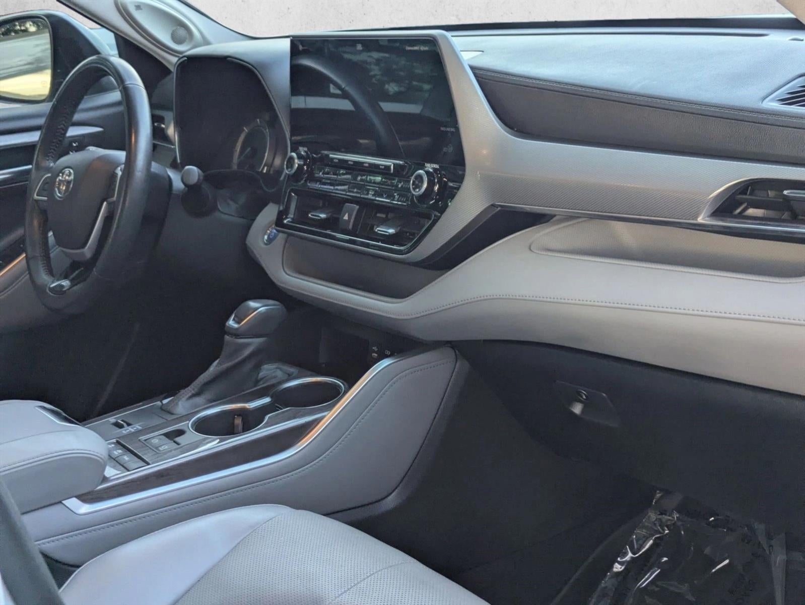 2022 Toyota Highlander Hybrid Platinum AWD (Natl)