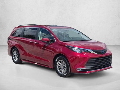 2023 Toyota Sienna XLE FWD 8-Passenger (Natl)