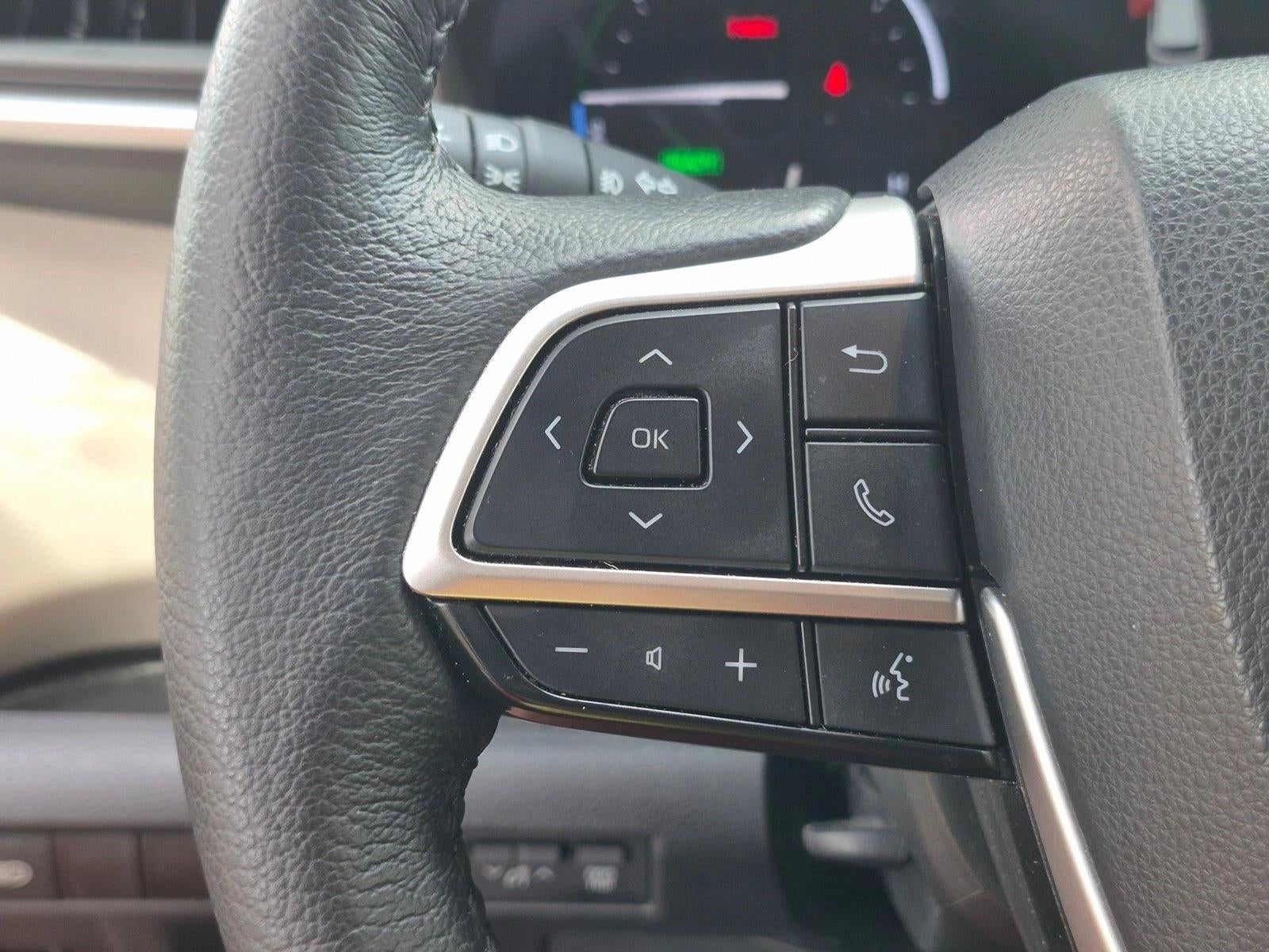 2023 Toyota Sienna XLE FWD 8-Passenger (Natl)