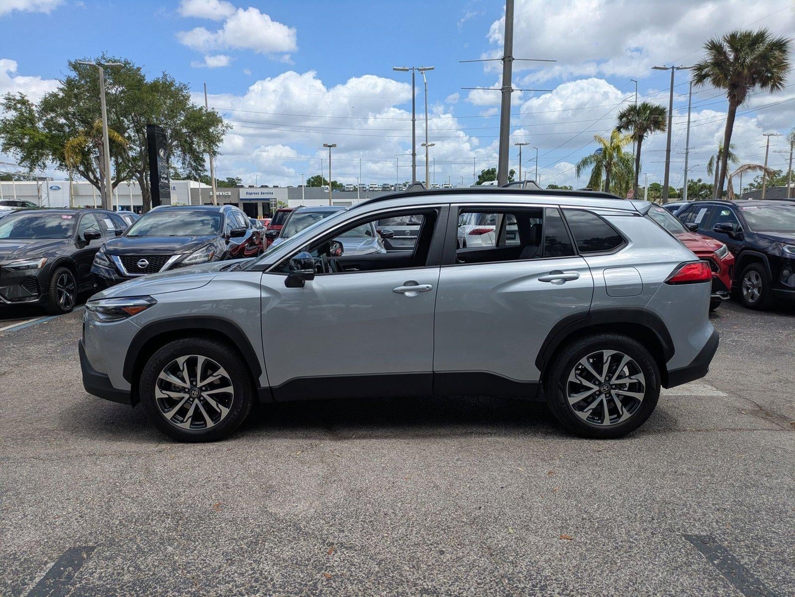 2025 Toyota Corolla Cross XLE 2WD (Natl)