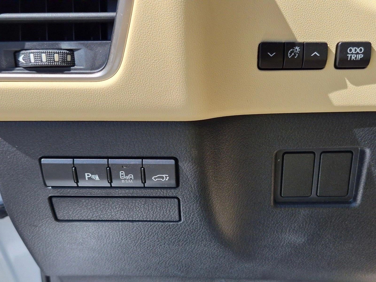 2015 Lexus NX Turbo FWD 4dr