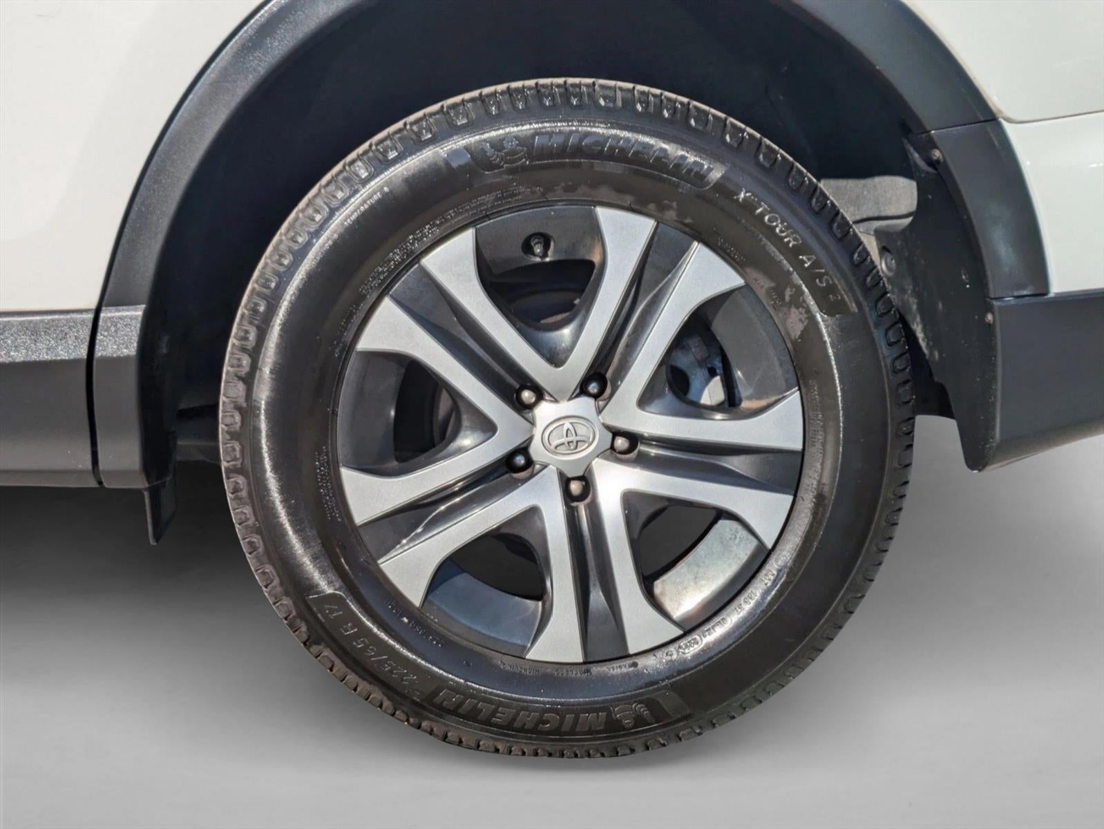 2018 Toyota RAV4 LE FWD (GS)