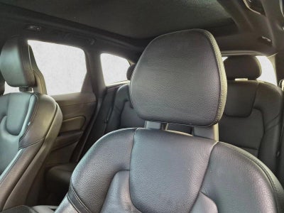 2018 Volvo XC60 T6 AWD Momentum