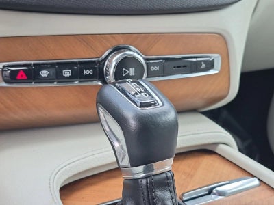 2021 Volvo XC90 T6 AWD Momentum 7P