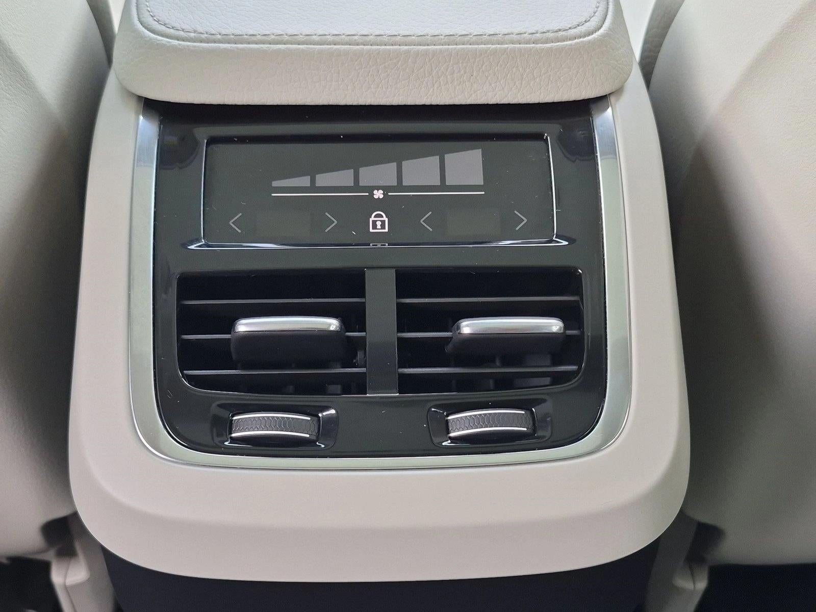 2021 Volvo XC90 T6 AWD Momentum 7P