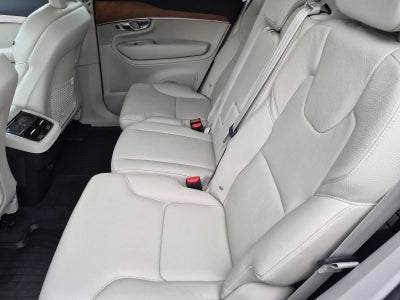 2021 Volvo XC90 T6 AWD Momentum 7P