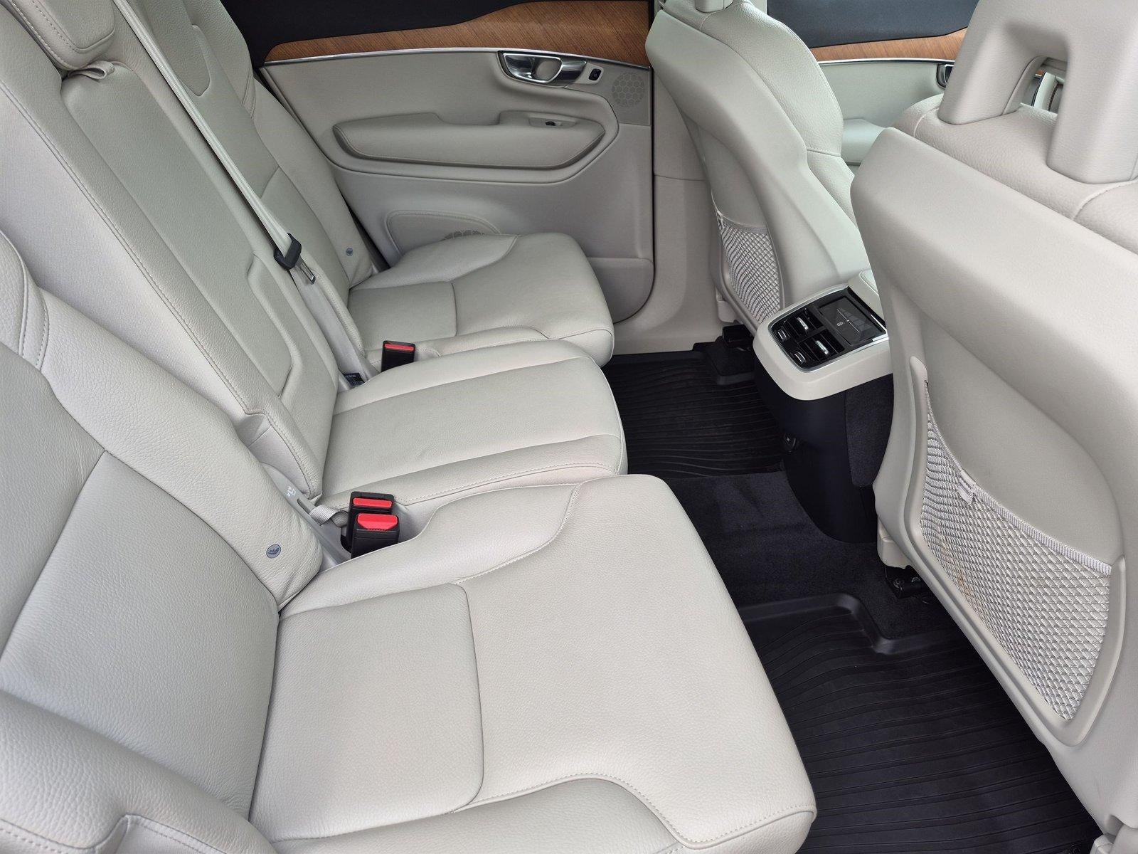 2021 Volvo XC90 T6 AWD Momentum 7P