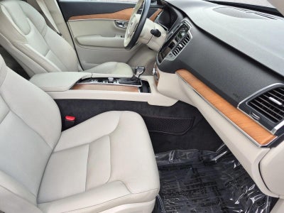 2021 Volvo XC90 T6 AWD Momentum 7P