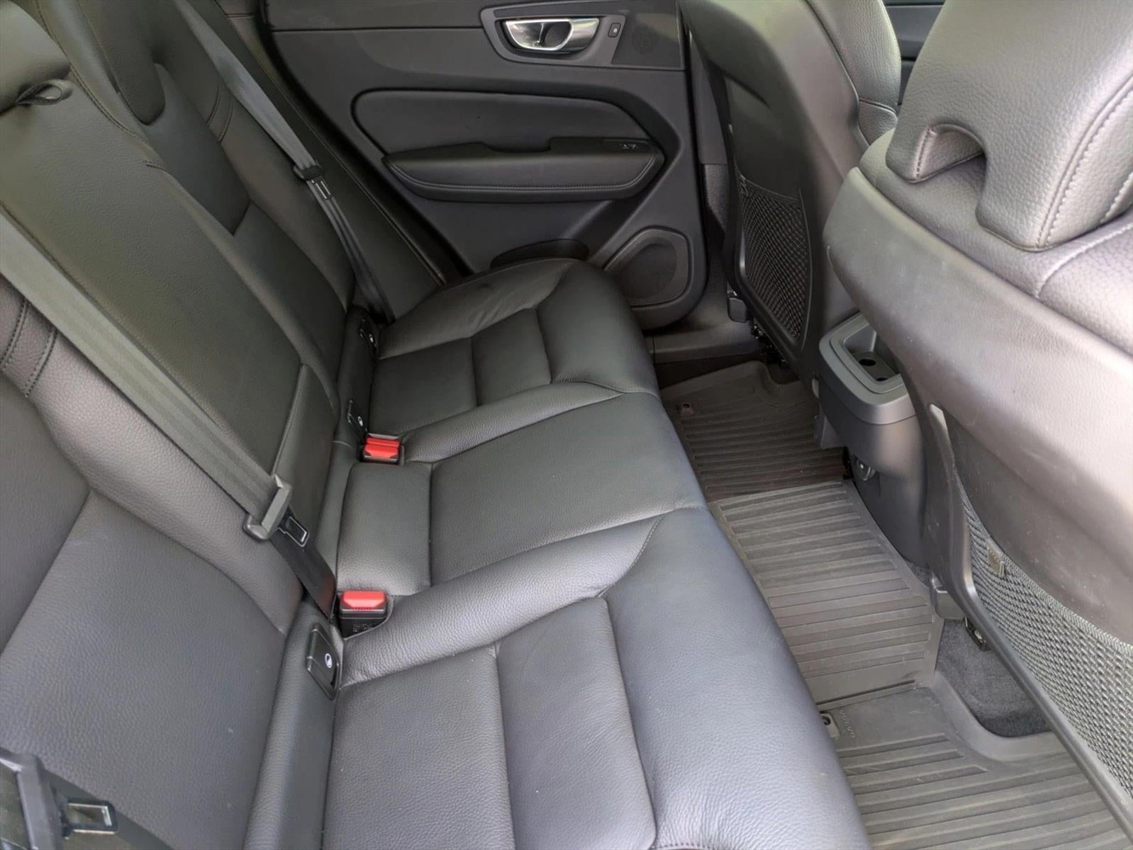 2024 Volvo XC60 B5 AWD Plus Dark Theme