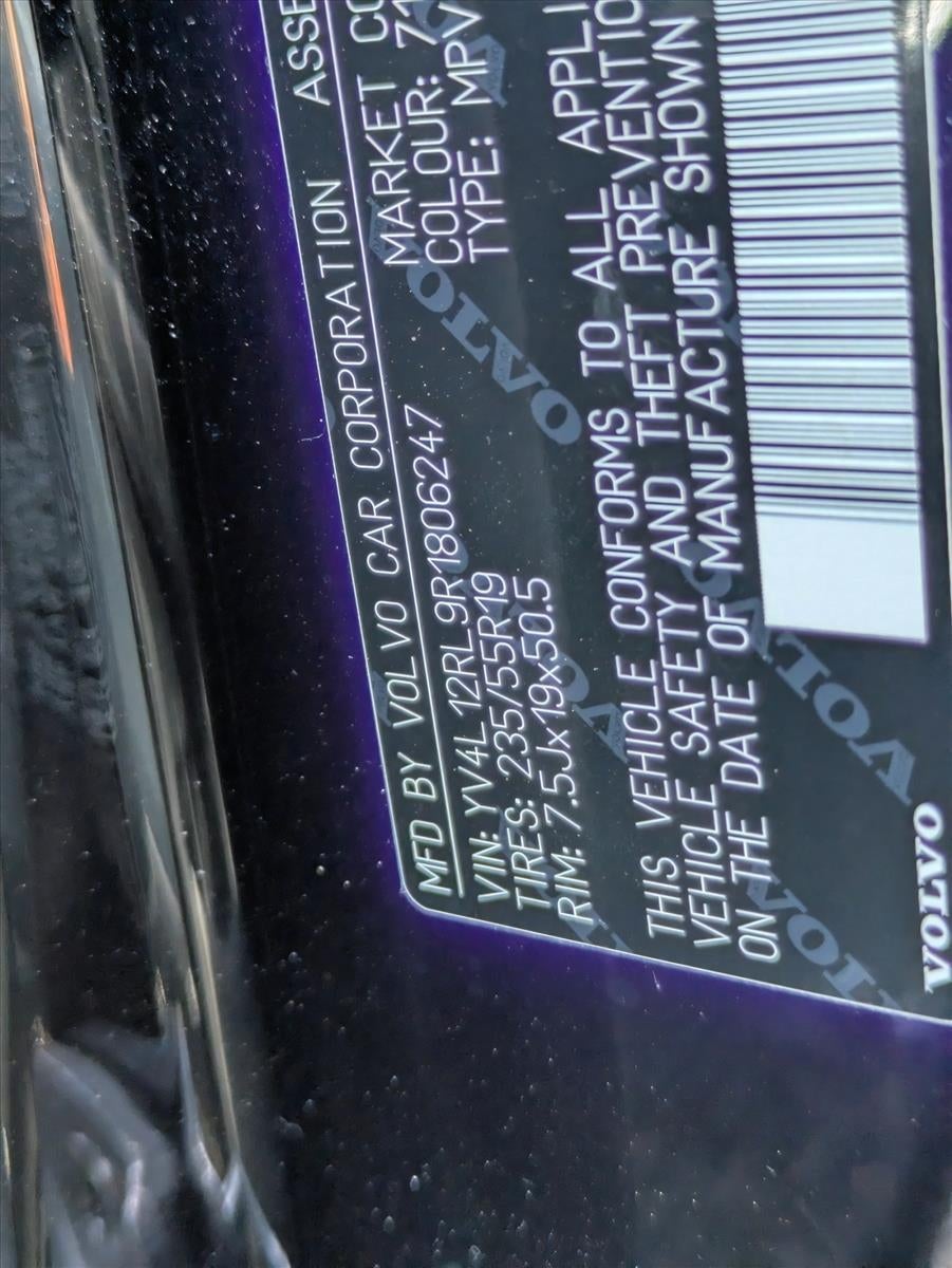2024 Volvo XC60 B5 AWD Plus Dark Theme