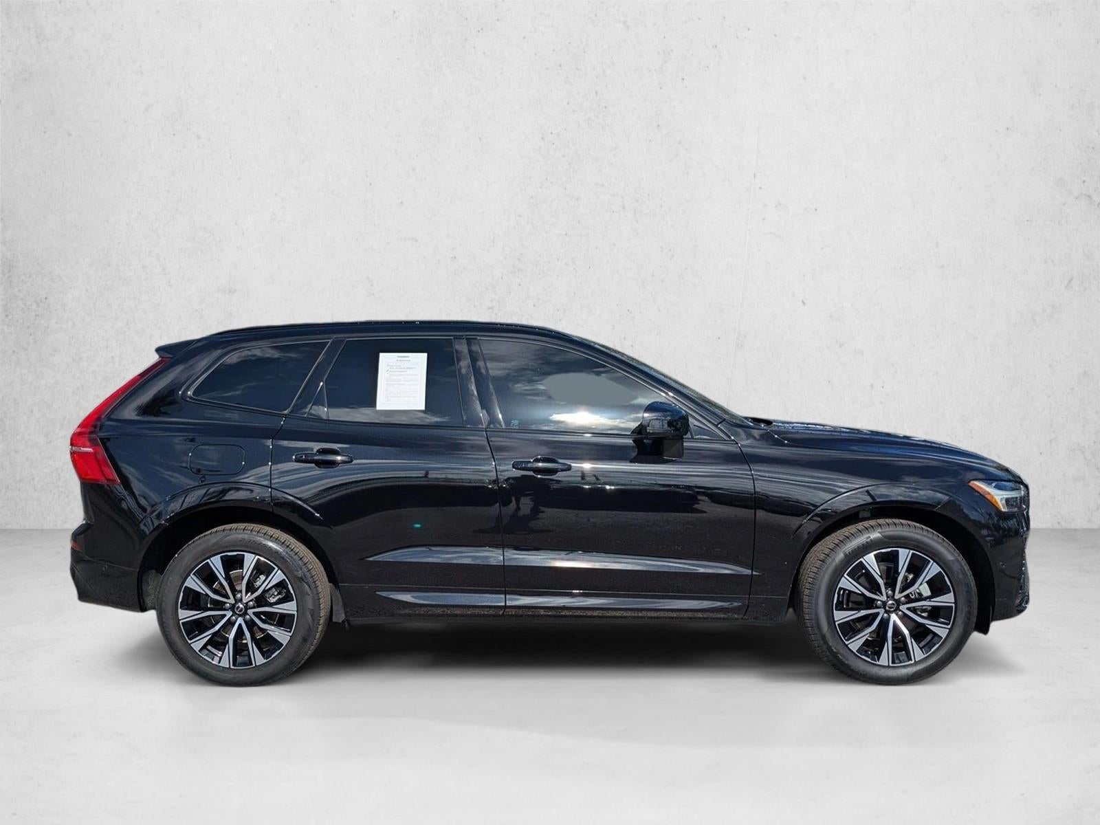 2024 Volvo XC60 B5 AWD Plus Dark Theme