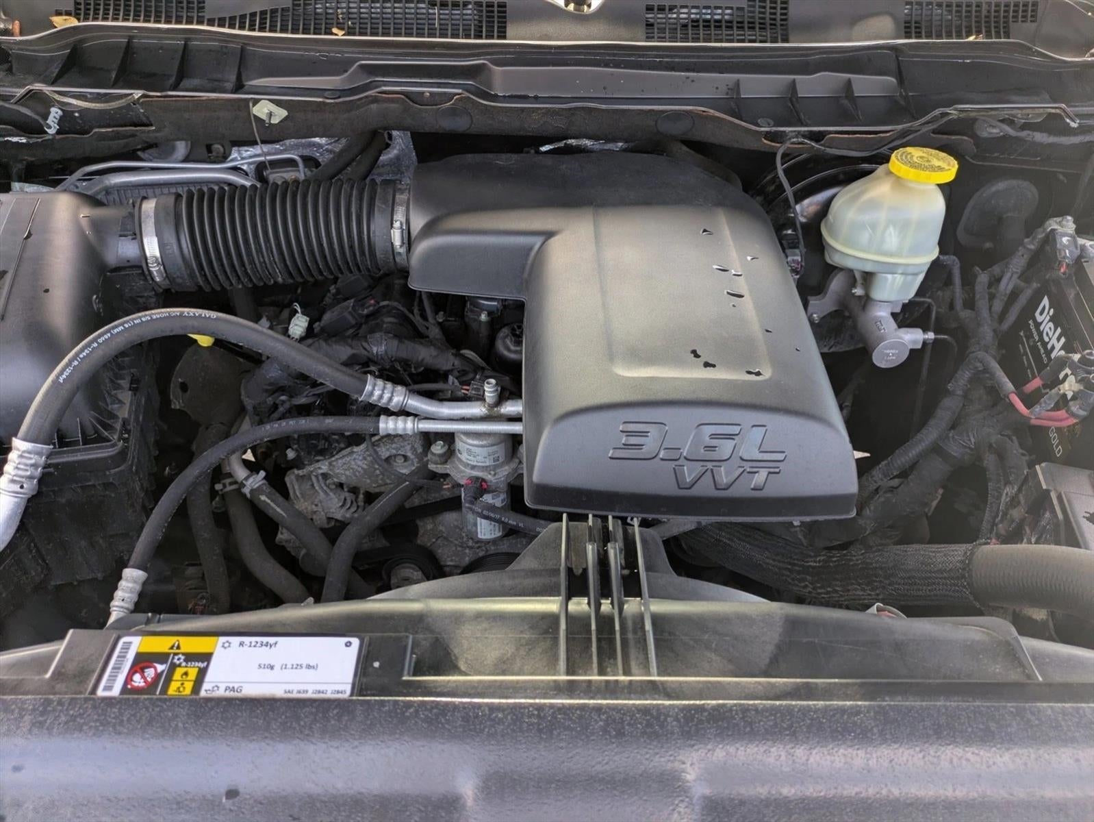 2017 RAM 1500 SLT 4x4 Quad Cab 6'4" Box