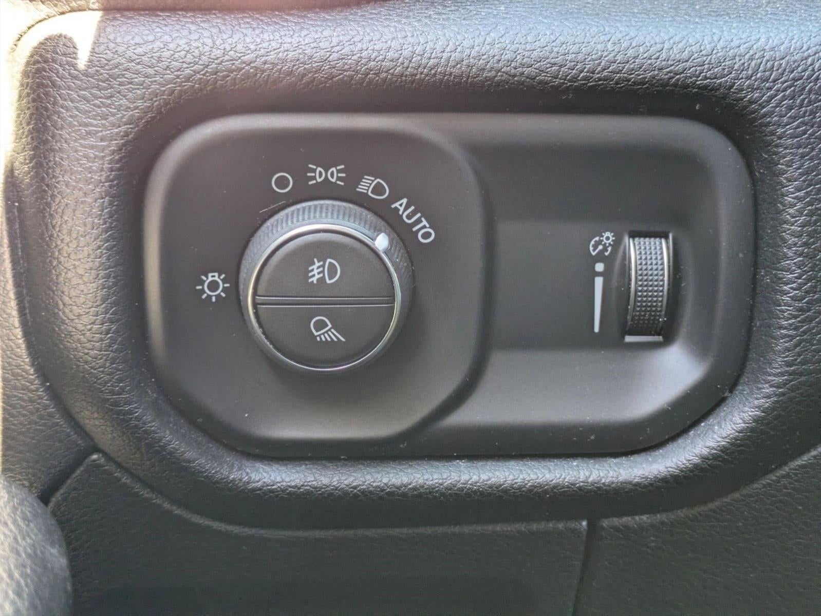 2022 RAM 1500 Big Horn 4x2 Quad Cab 6'4" Box