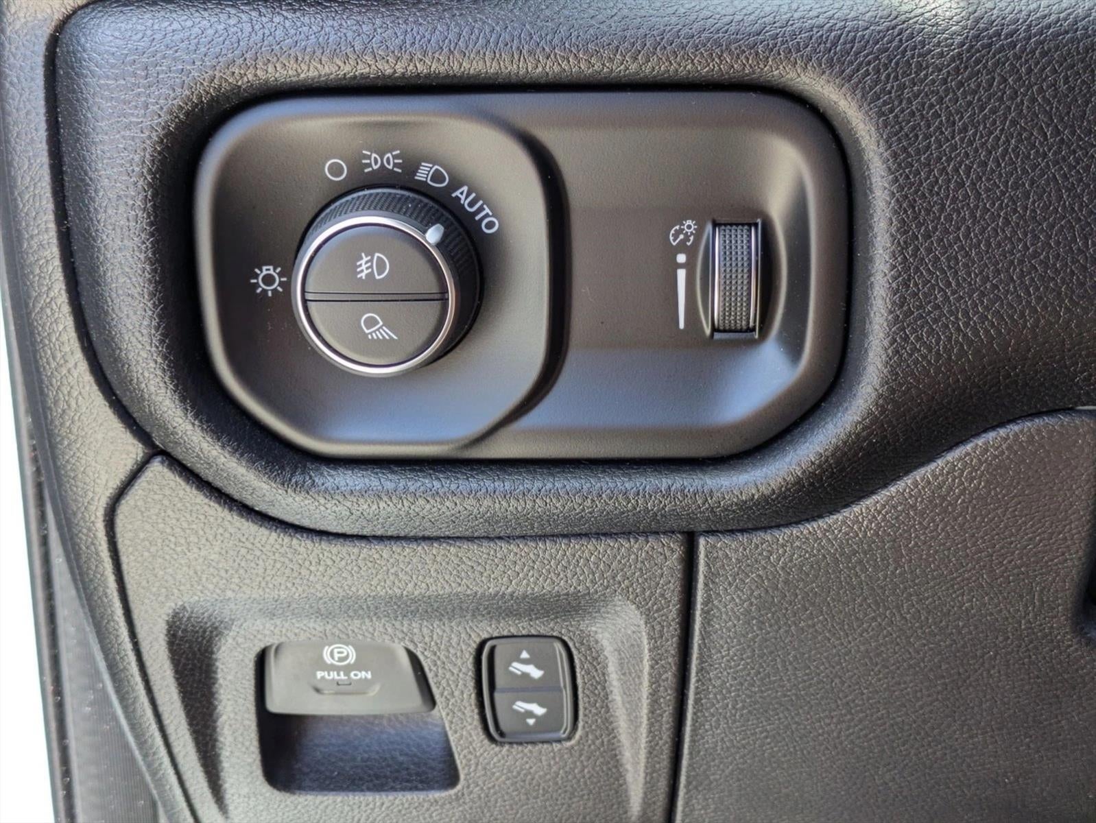2022 RAM 1500 Big Horn 4x2 Quad Cab 6'4" Box