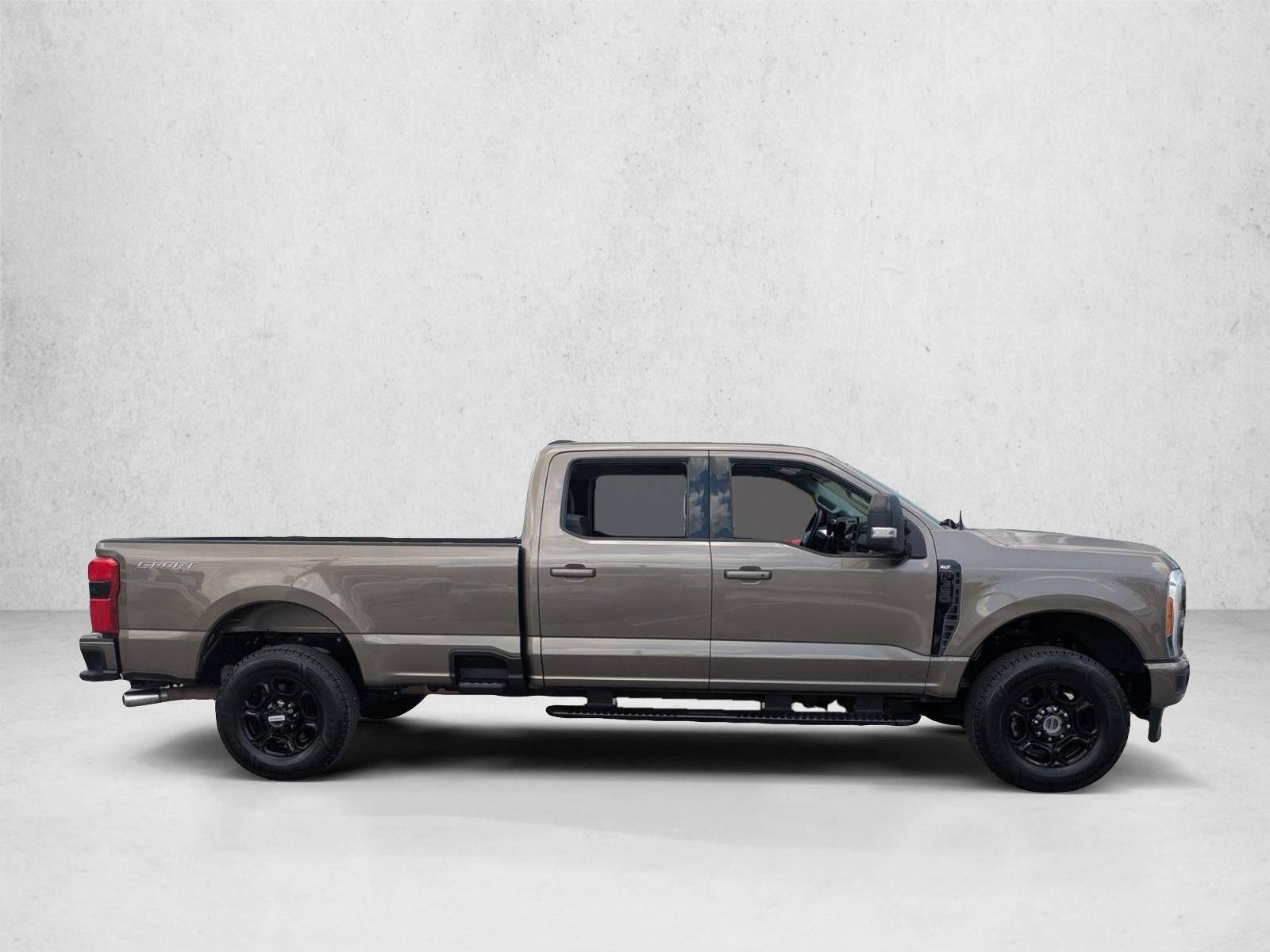 2023 Ford Super Duty F-350 SRW XL 4WD Crew Cab 6.75' Box