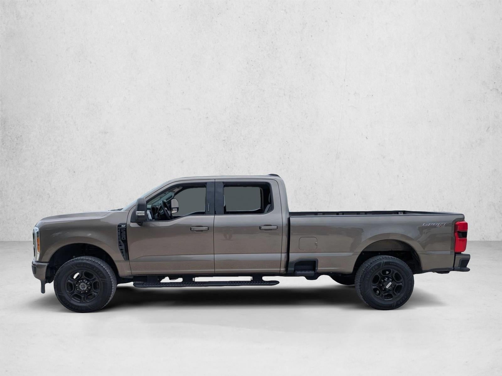 2023 Ford Super Duty F-350 SRW XL 4WD Crew Cab 6.75' Box