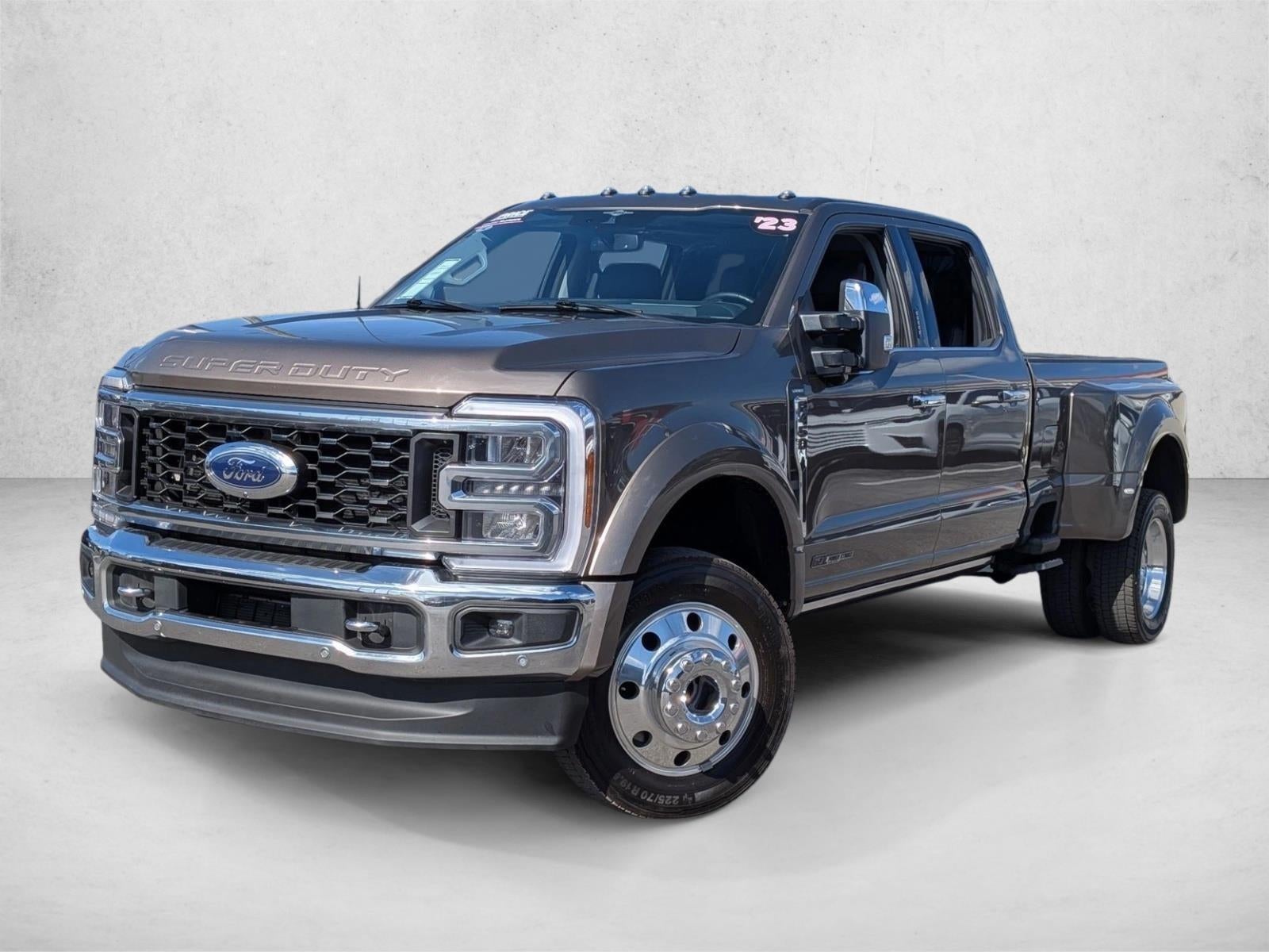 2023 Ford Super Duty F-450 DRW LARIAT 4WD Crew Cab 8' Box