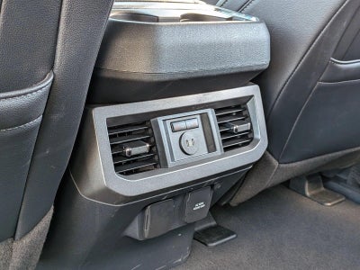 2023 Ford Super Duty F-450 DRW LARIAT 4WD Crew Cab 8' Box