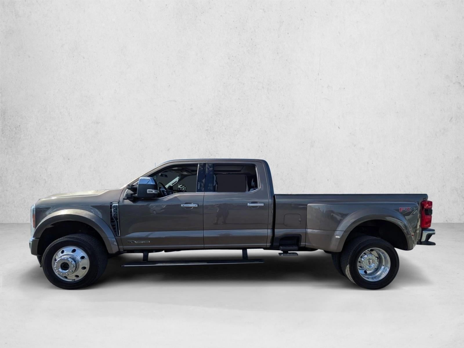 2023 Ford Super Duty F-450 DRW LARIAT 4WD Crew Cab 8' Box