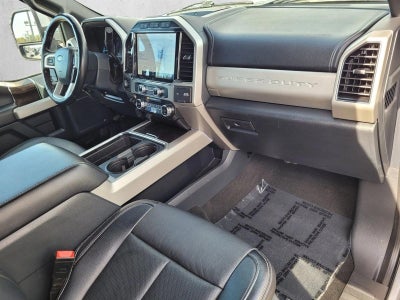 2022 Ford Super Duty F-450 DRW LARIAT 4WD Crew Cab 8' Box