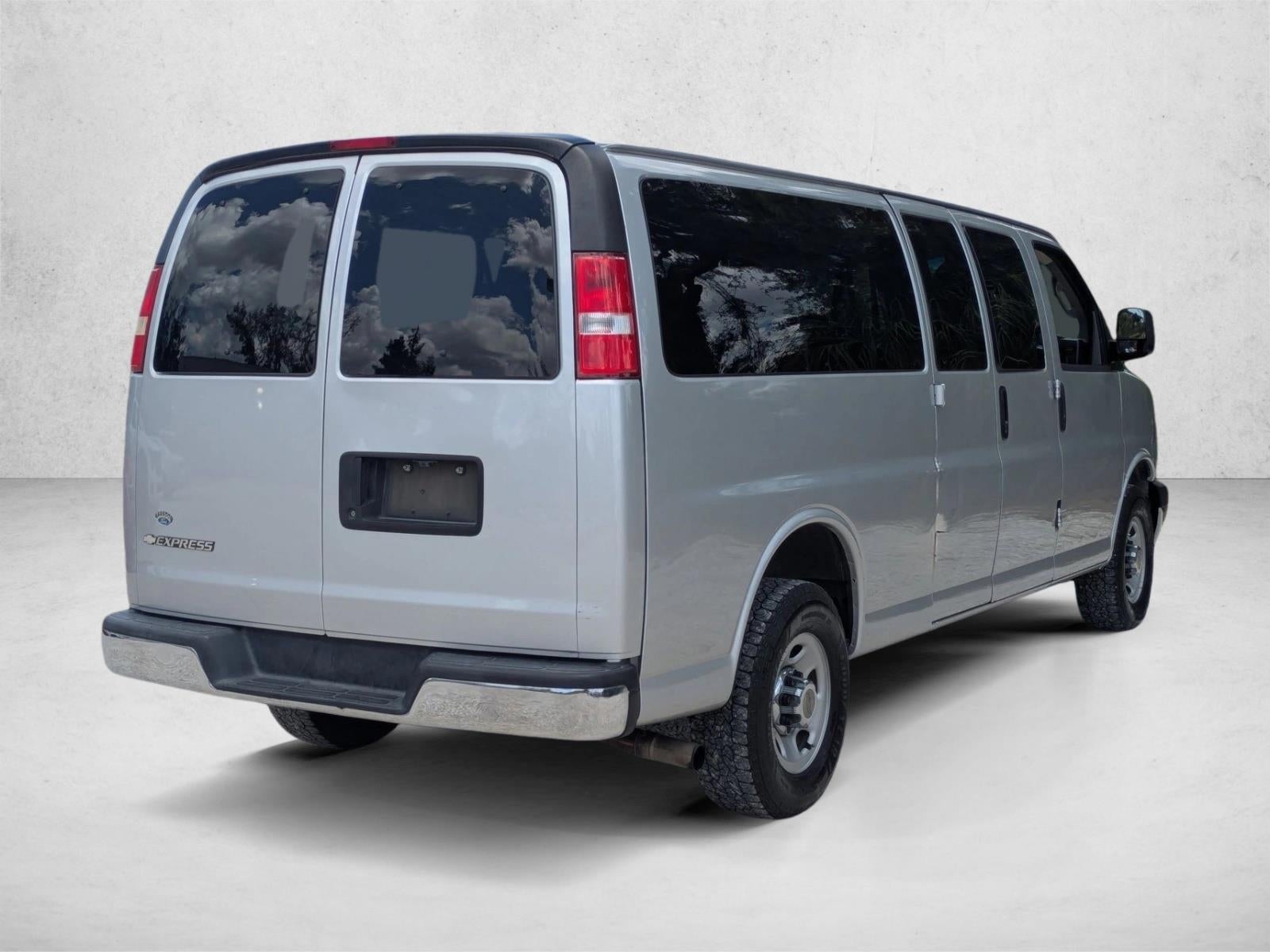 2017 Chevrolet Express Passenger 3500 Extended Wheelbase Rear-Wheel Drive 1LT