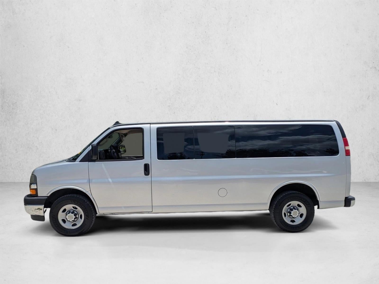 2017 Chevrolet Express Passenger 3500 Extended Wheelbase Rear-Wheel Drive 1LT