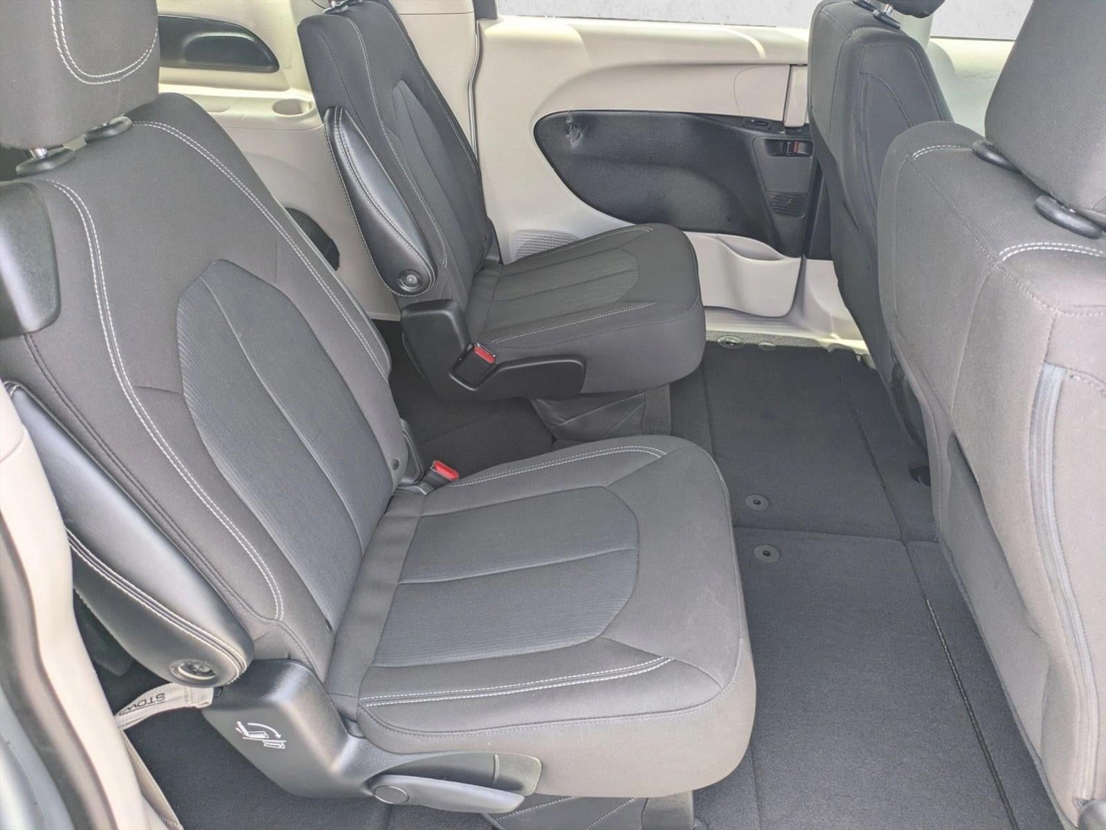 2022 Chrysler Voyager LX FWD